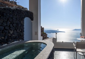 Suite with Hot tub at Pegasus Suites & Spa