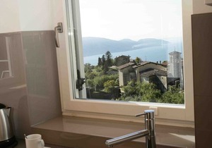Suite with hydromassage, 6 beds, breathtaking lake view, sauna, swimming pool