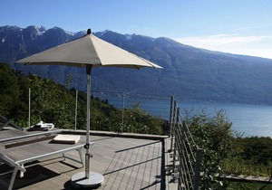 Suite with hydromassage, 6 beds, breathtaking lake view, sauna, swimming pool