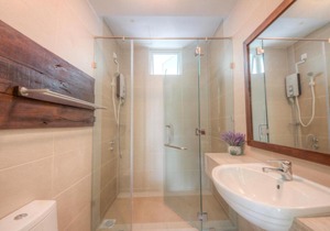 Summerton Suites Near Queensbay