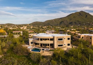 Sunbeam by AvantStay Elegant, Private Desert Home w/ Infinity Pool, Spa & View
