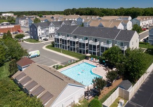 SUNDAY TO SUNDAY! BEAUTIFUL TOWN HOME WITH COMMUNITY POOL CLOSE TO REHOBOTH