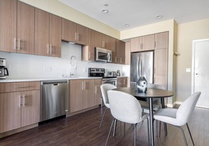 Sunlit Mountain View 2BR w/Pool, Gym, BBQ, by Blueground