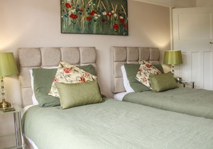 Sunningdale, LUDLOW