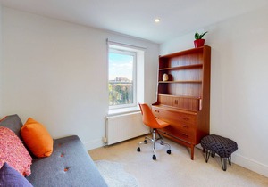 Sunny and quiet 2 bed Penthouse flat in Haggerston