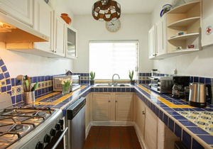 Sunny Apartment in a great location.