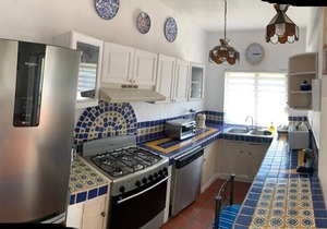 Sunny Apartment in a great location.