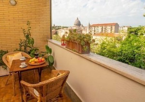 Sunny apartment, St. Peter's view, safe parking