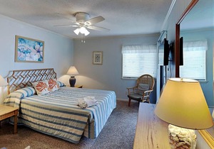 Sunny Condo with Private Balcony Outdoor Pool