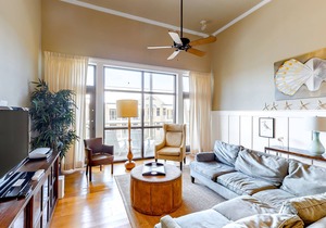 Sunny & Inviting Beach Condo w/ Free WiFi, Full Kitchen, Balcony, & Shared Pool
