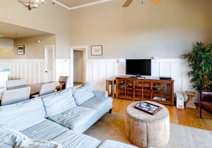 Sunny & Inviting Beach Condo w/ Free WiFi, Full Kitchen, Balcony, & Shared Pool
