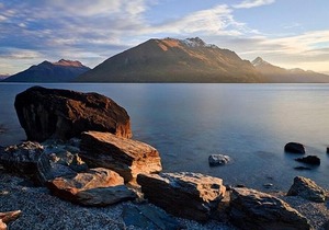 Sunny Lakeside Haven