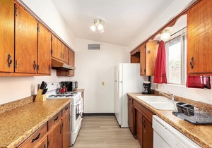 Sunny Modern 2BR Townhome in Tucson | Laundry