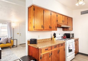 Sunny Modern 2BR Townhome in Tucson | Laundry