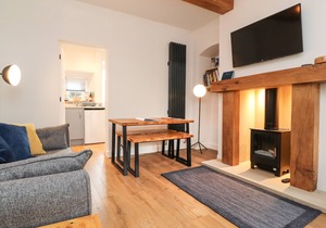 SUNNY MOUNT COTTAGE, with a garden in Grassington