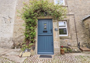 SUNNY MOUNT COTTAGE, with a garden in Grassington