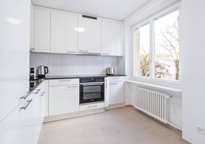 Sunny Oerlikon 3.5 Room w/Balcony, 1min to Train Station, by Blueground