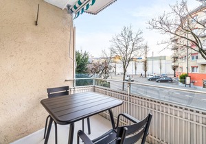 Sunny Oerlikon 3.5 Room w/Balcony, 1min to Train Station, by Blueground