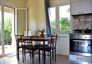 Sunny Sea-View Apartment in Halepa