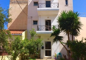 Sunny, sea-view apartment in Chalepa