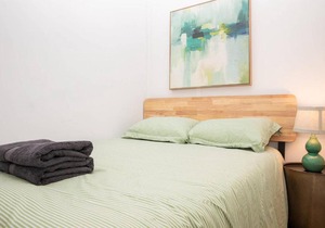Sunny! Spacious 2BR! Near Downtown!