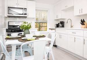 Sunny! Spacious 2BR! Near Downtown!