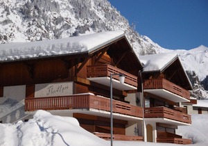 Sunny Studio with Great View, Terrace, and Garage - Close to Shops and Ski Lift