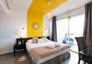 Sunny Terrace 3C - One Bedroom Apartment, Sleeps 4