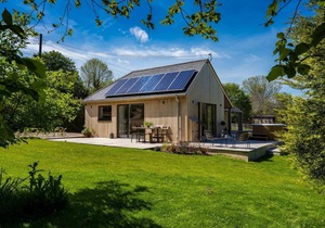Sunnybrook - "Carbon neutral eco house near beach"