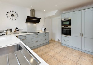 Sunnydale - Four Bedroom House, Sleeps 8