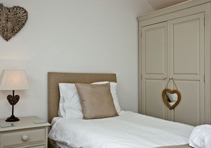 Sunnymead Penthouse, Exmouth - an apartment that sleeps 4 guests in 2 bedrooms