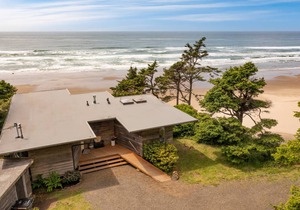 Sunset Cove by AvantStay Beachfront w/ Balcony!