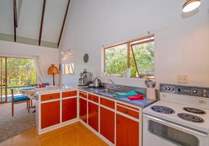 Sunshine Grove Retreat - Onemana Holiday Home