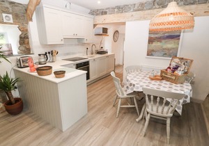 SUNSTONE (GARREG HAUL), pet friendly, with a garden in Abersoch