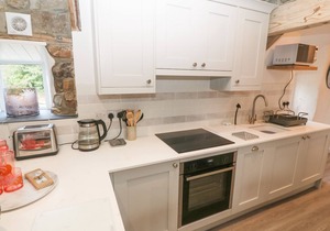 SUNSTONE (GARREG HAUL), pet friendly, with a garden in Abersoch