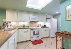 Suntide II 401 - Beachfront Direct Ocean Views, Private Balcony, Heated Pool, Hot Tub, Beach Access, Walking distance to Dining and Shopping