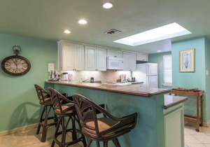 Suntide II 401 - Beachfront Direct Ocean Views, Private Balcony, Heated Pool, Hot Tub, Beach Access, Walking distance to Dining and Shopping