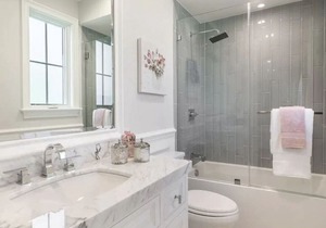 Super clean, new! in Santa Monica