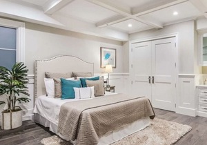 Super clean, new! in Santa Monica