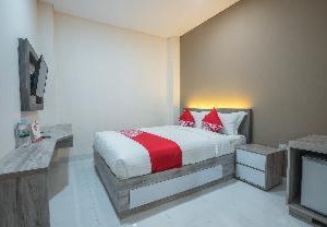 Super OYO 1487 Residence Khoe