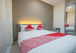 Super OYO 1487 Residence Khoe