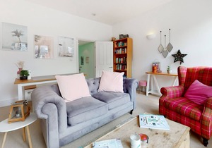 Superb 2 bed flat next to Clapham South station