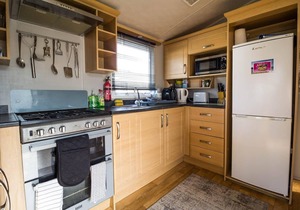 Superb 6 berth caravan with free WiFi at Naze Marine Holiday Park ref 17012CC