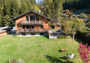 Superb chalet with large garden, 5 bedrooms, parking and WiFi