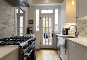 Superb location, garage parking included
