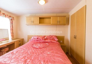 Superb pet friendly caravan for hire at Breydon Water in Norfolk ref 10089B