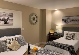 Superior Deluxe Queen Room next to Santana Row