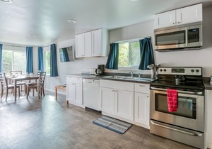 Surf Haven Unit B w/fire pit walking distance to surfing beaches