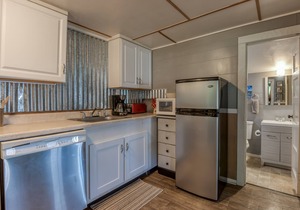 Surf Haven Unit S w/fire pit walking distance to surfing beaches
