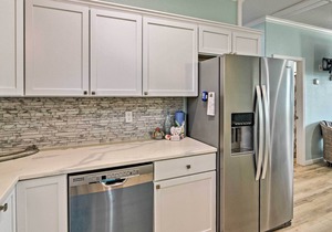 Surfside Beach House w/ Balcony & Ocean Views!